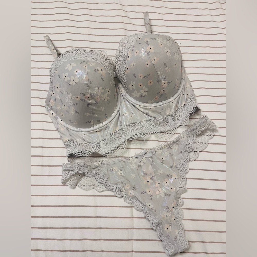 Victoria's Secret Floral Lace Bra Set - Silver Gray